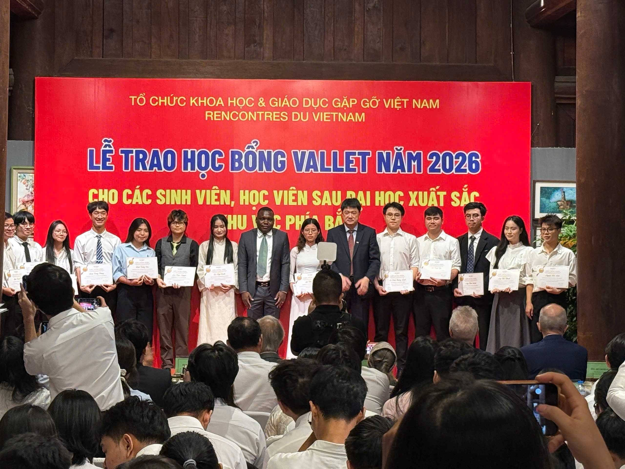 HỌC VIÊN CAO HỌC KHOA KHOA HỌC TỰ NHIÊN, TRƯỜNG ĐẠI HỌC HỒNG ĐỨC VINH DỰ NHẬN HỌC BỔNG VALLET NĂM 2026